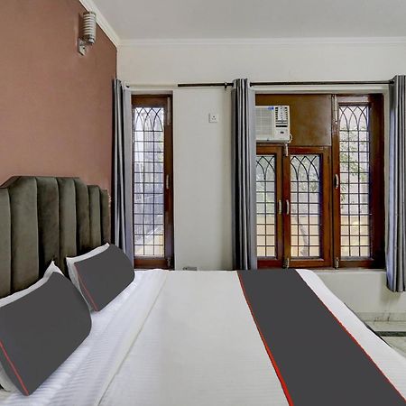 Super Capital O Uk House Residency Hotel Гургаон Екстериор снимка