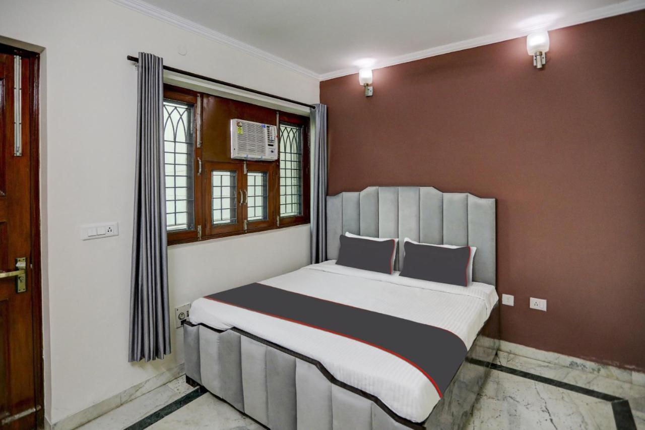 Super Capital O Uk House Residency Hotel Гургаон Екстериор снимка