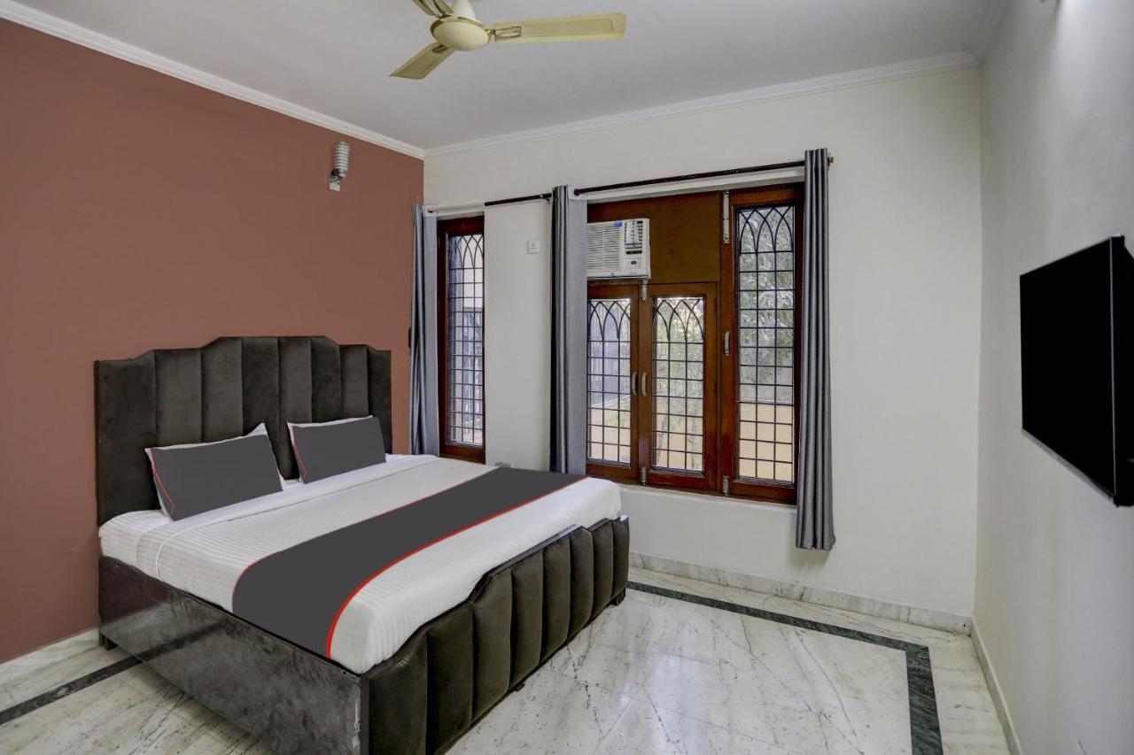 Super Capital O Uk House Residency Hotel Гургаон Екстериор снимка