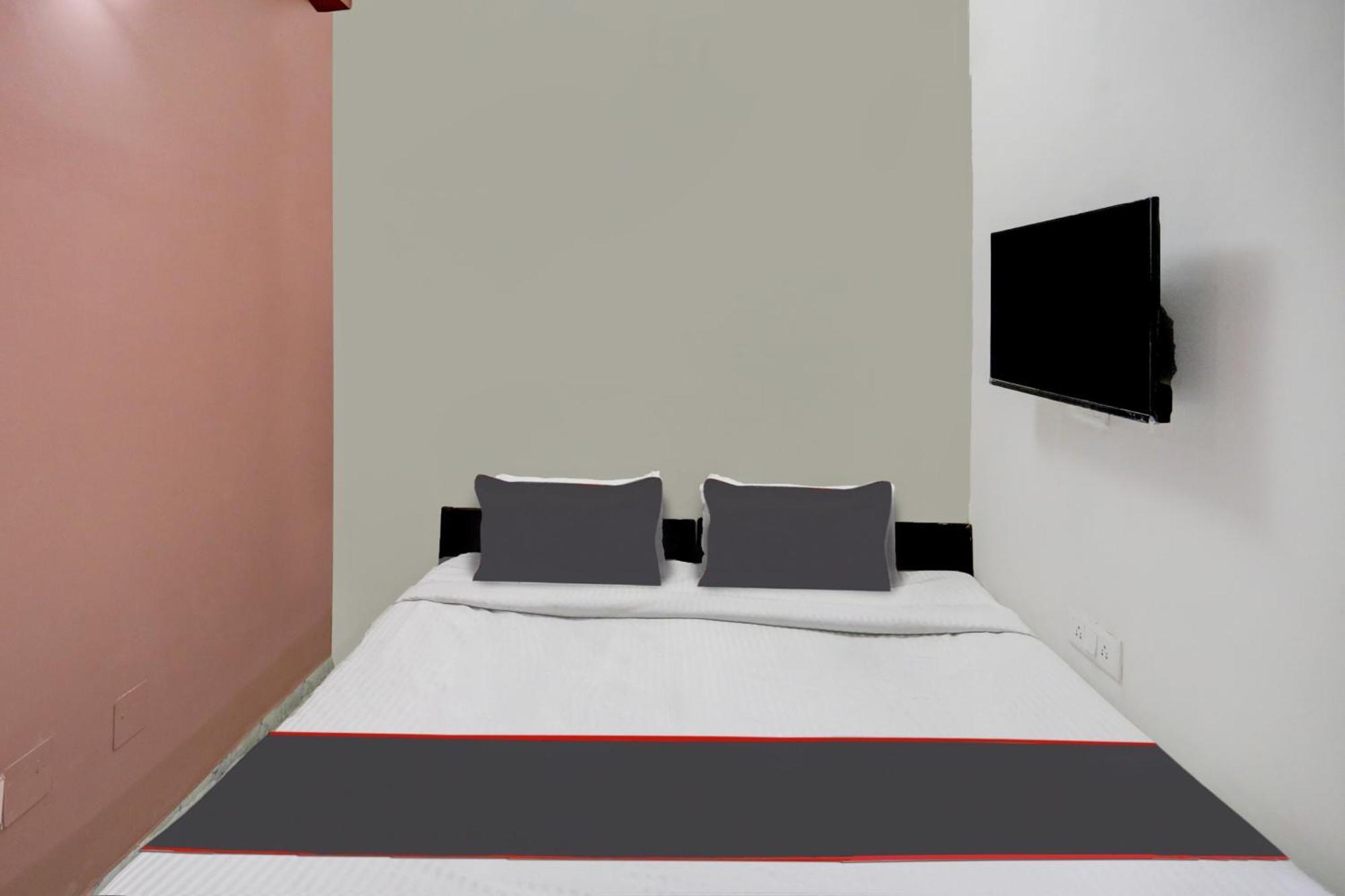 Super Capital O Uk House Residency Hotel Гургаон Екстериор снимка