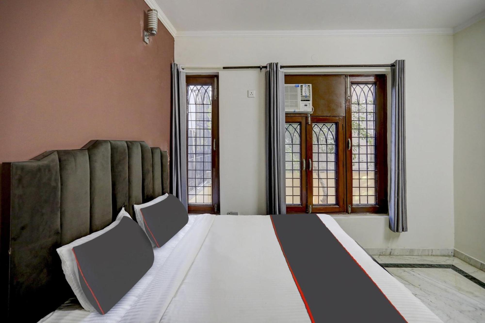 Super Capital O Uk House Residency Hotel Гургаон Екстериор снимка