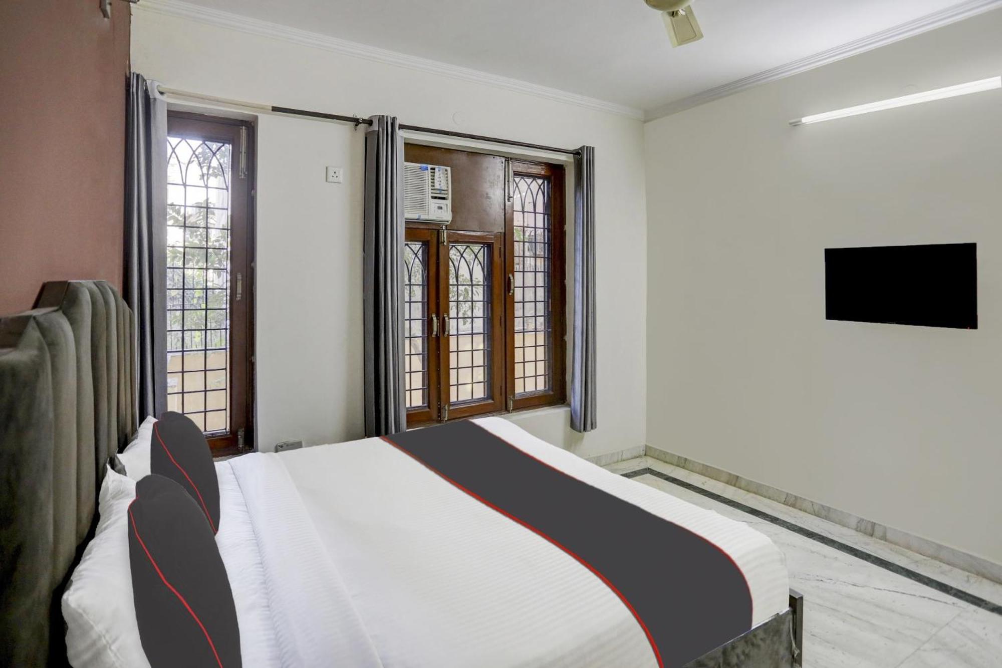 Super Capital O Uk House Residency Hotel Гургаон Екстериор снимка