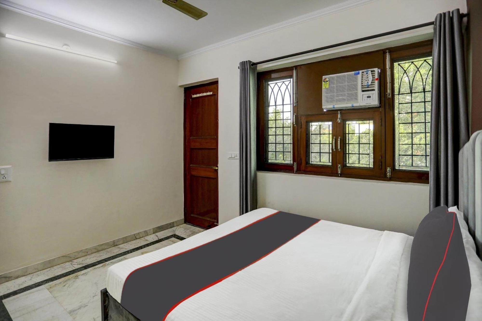 Super Capital O Uk House Residency Hotel Гургаон Екстериор снимка