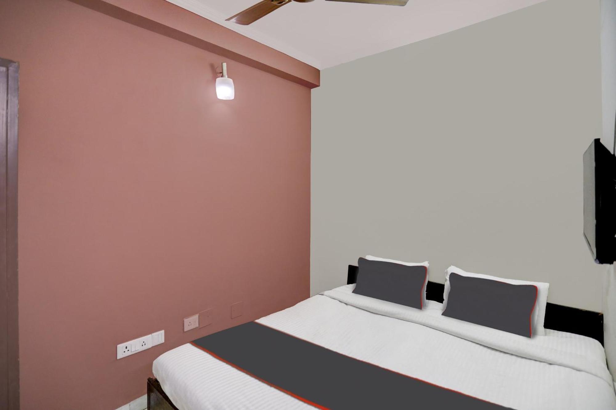 Super Capital O Uk House Residency Hotel Гургаон Екстериор снимка