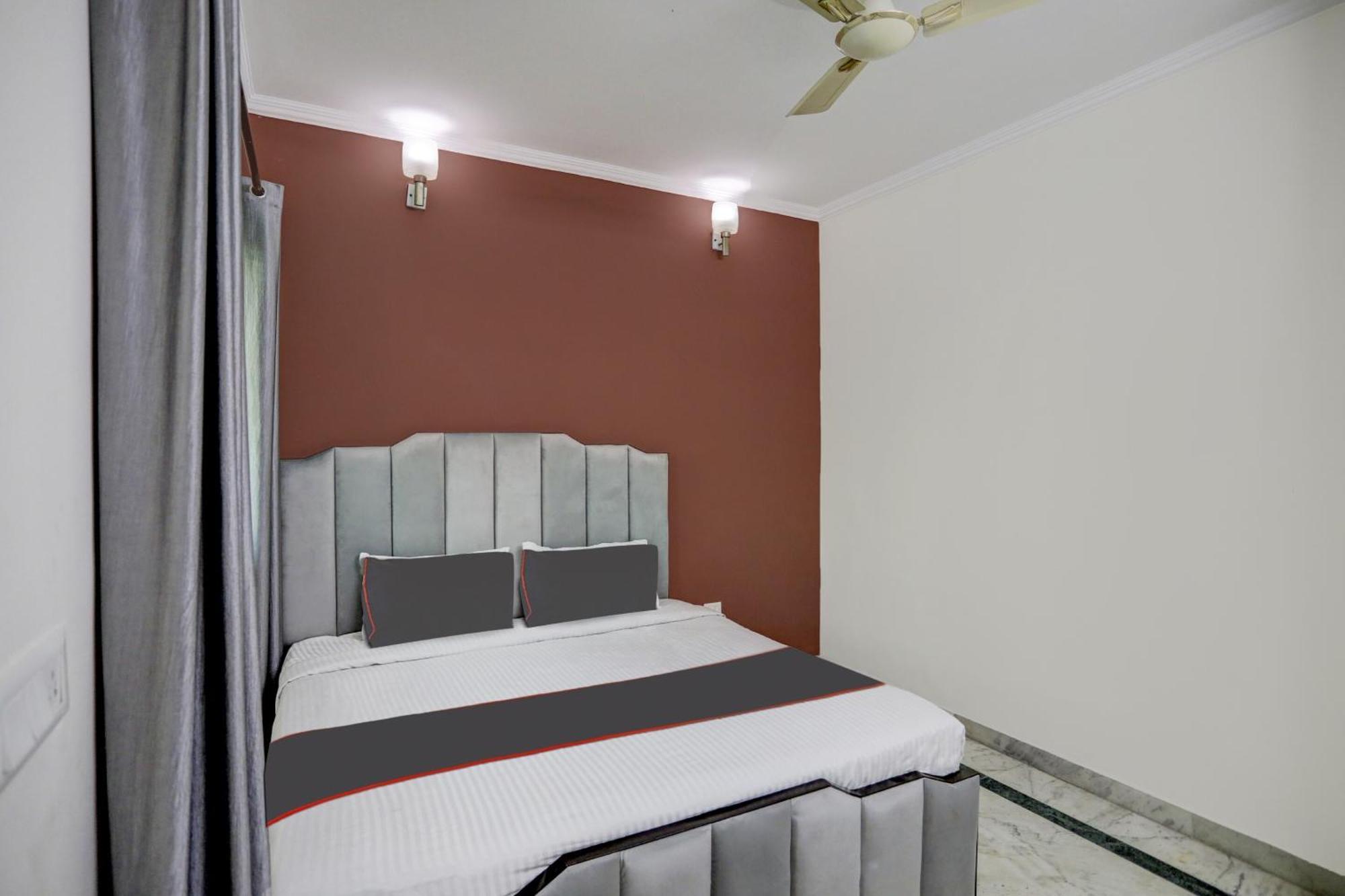 Super Capital O Uk House Residency Hotel Гургаон Екстериор снимка