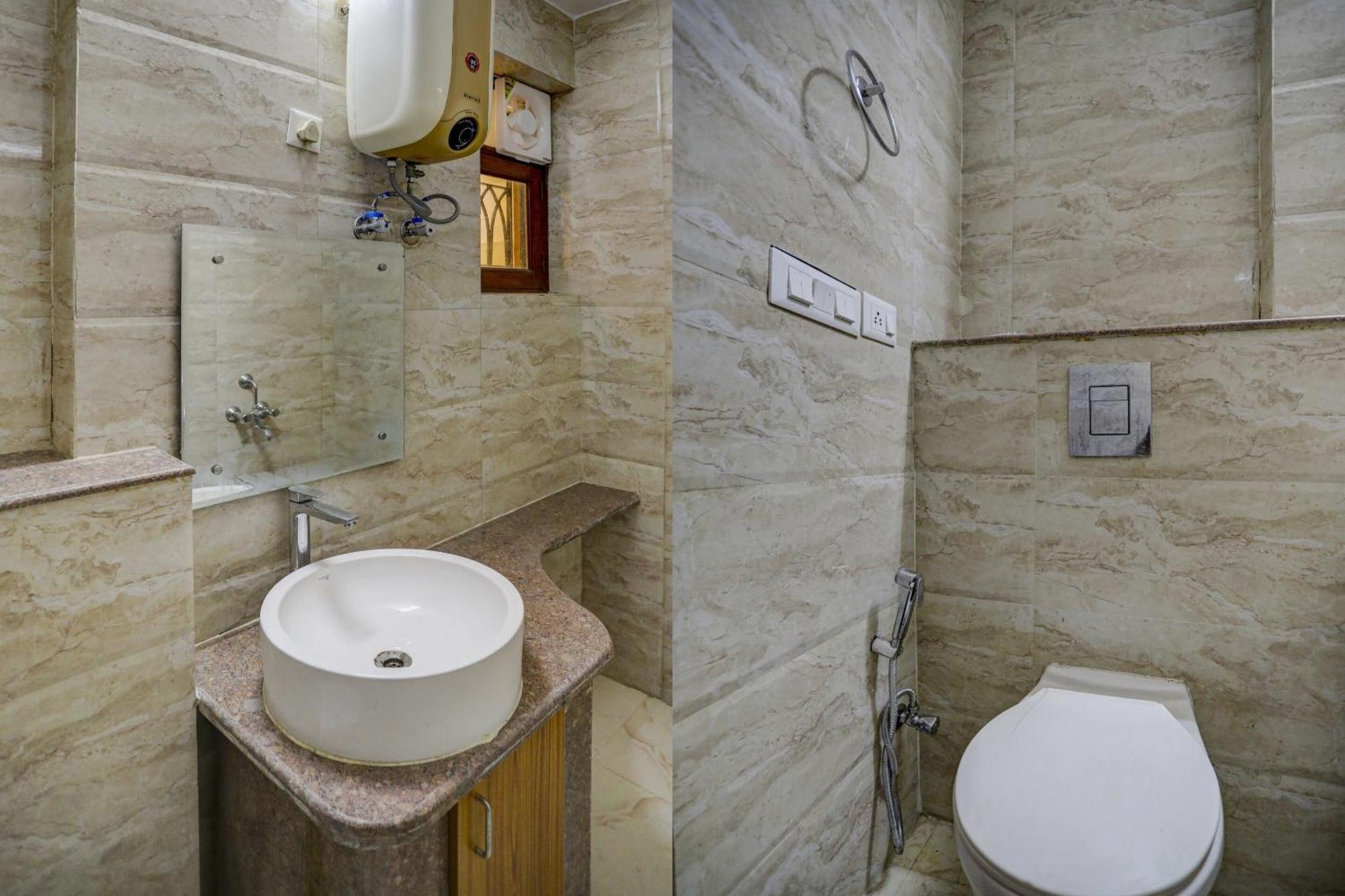 Super Capital O Uk House Residency Hotel Гургаон Екстериор снимка